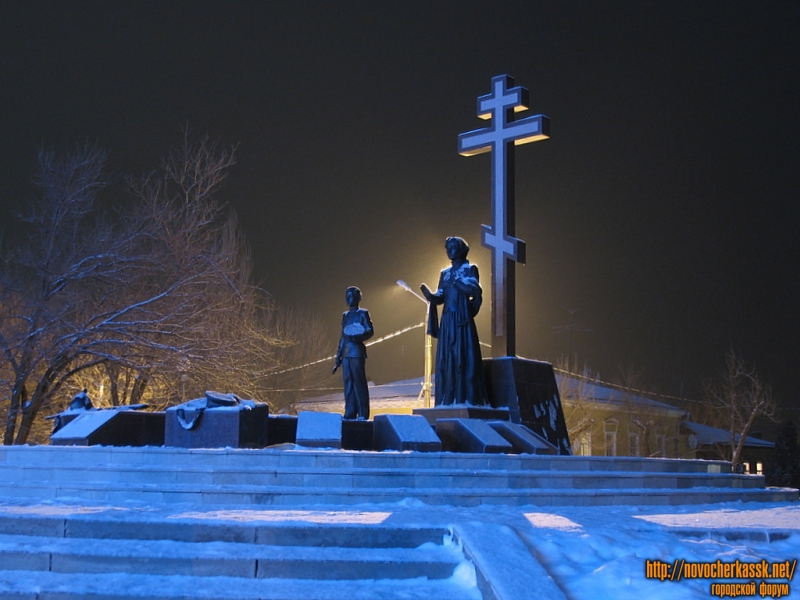 Ночь. Памятник Примирения и согласия