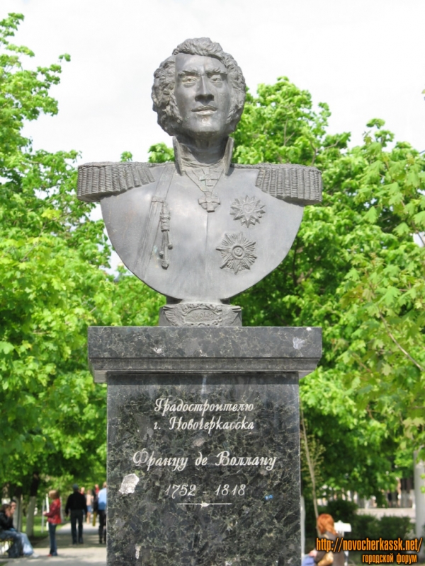 Новочеркасск: Памятник градостроителю Новочеркасска Францу де Воллану