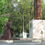 Памятник на Троицкой площади