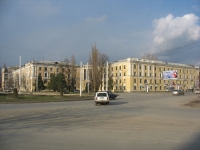 Общежитие на площади Юбилейной, на углу Баклановкого проспекта и 26 Бакинских комиссаров