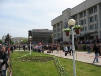 9 мая, парад на Платовском проспекте. Универмаг, Администрация города