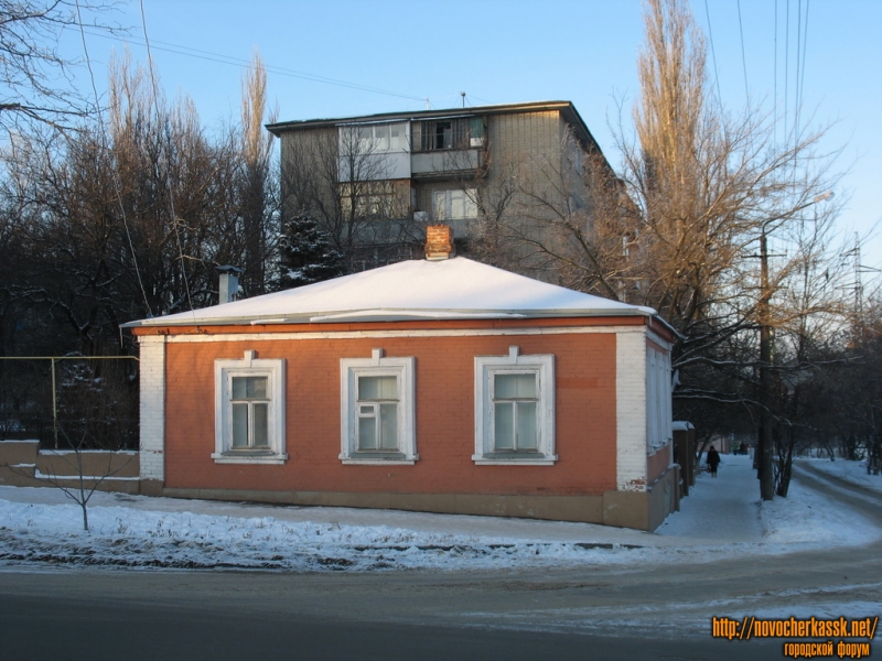 Дом художника Крылова, угол Буденновской и Крылова