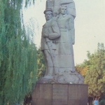 Памятник Подтелкову и Кривошлыкову, площадь Революции (Троицкая)
