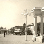 Пересечение пр. Платовского и Московской, на заднем плане - гостиница Южная