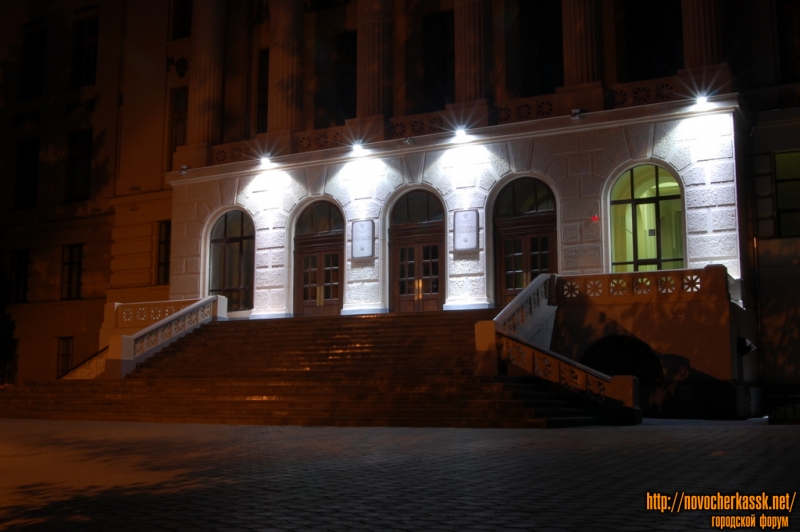 Просвещения, главный корпус ЮРГТУ (НПИ) ночью