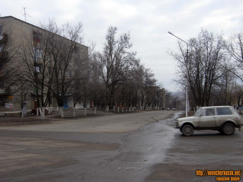 Новочеркасск: Вниз по Красному спуску от перекрестка с Александровской