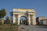 Западная триумфальная арка, Платовский проспект