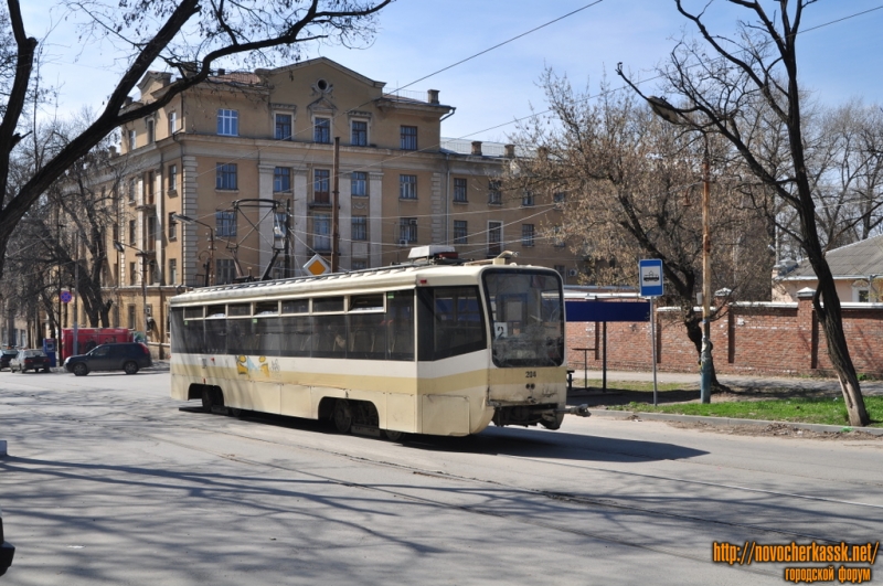 Трамвай на улице Богдана Хмельницкого