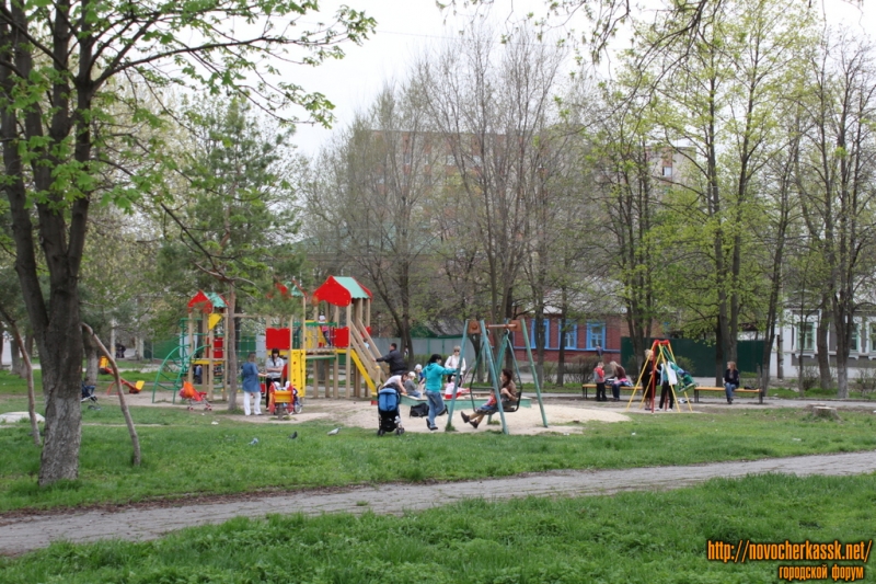 Детская площадка на пл. Чапаева