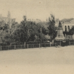 Памятник Платову перед Атаманским дворцом (проспект Платова)