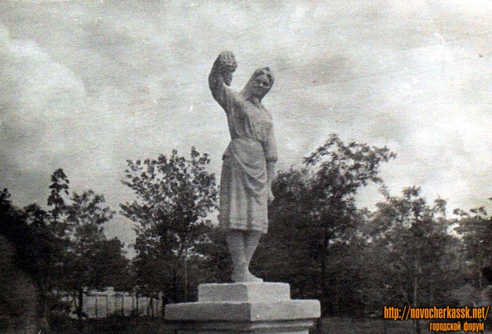 Скульптуры в Александровском парке