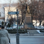 Уличные указатели на углу Платовского и Московской. Установлены в марте 2013 года