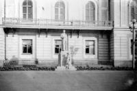 Атаманский дворец и памятник Сталину