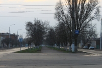 Аллея на проспекте Баклановском. Вид в сторону Ленгника с улицы Крылова