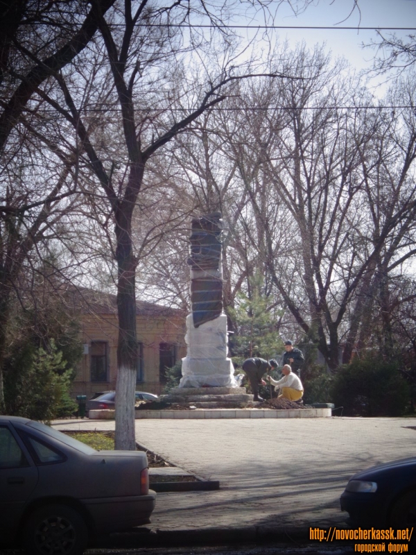 Установка памятника на проспекте Баклановском