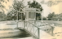 Городской парк, мостик через кольцевой бассейн