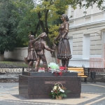 Памятник "Учительница первая моя", проспект Ермака