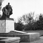 Братская могила воинов, павших в боях при освобождении Новочеркасска в феврале 1943 года. Улица Гагарина