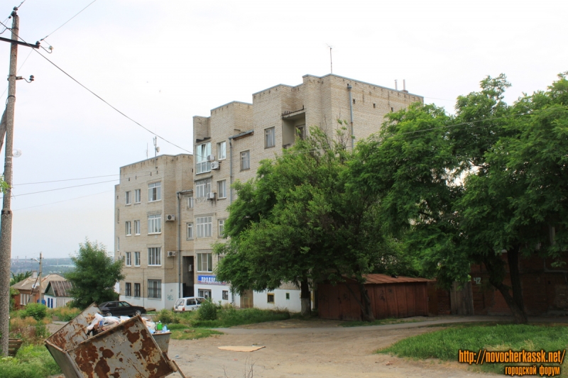Ларина, 44