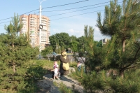 Композиция "Маша и медведь" перед гостиницей Новочеркасск