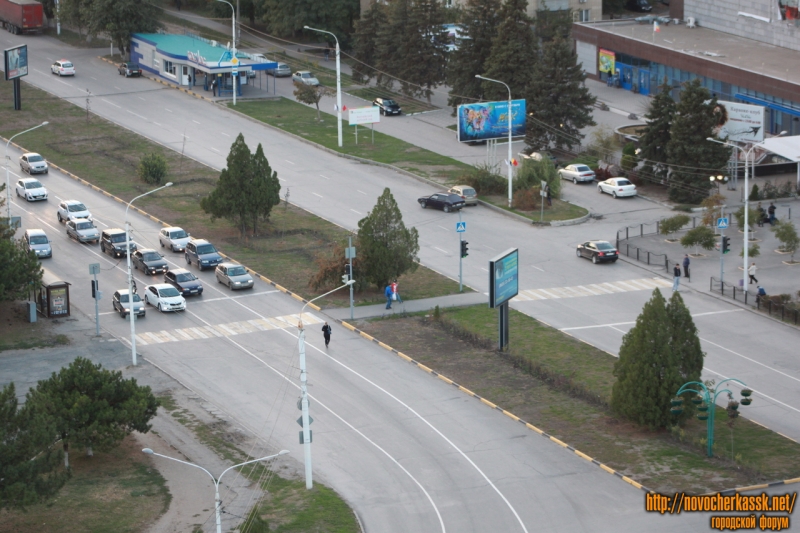 Пешеходный переход через проспект Баклановский в районе Юбилейной площади