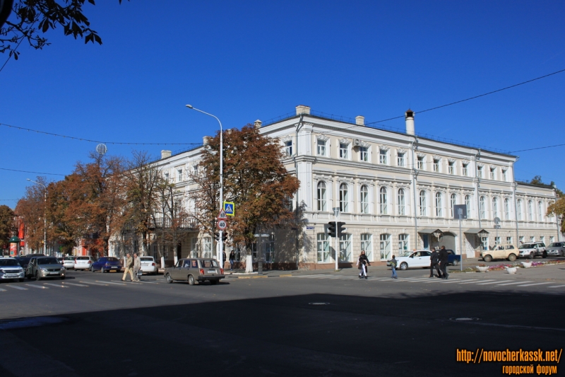 Улица Московская, 18 / Комитетская. Городская библиотека имени Пушкина