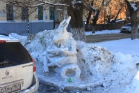 Ледяные фигуры на Пушкинской (козёл)
