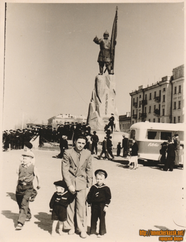 Новочеркасск: Памятник Ермаку