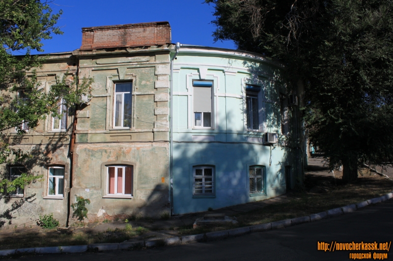 Красный спуск, 1