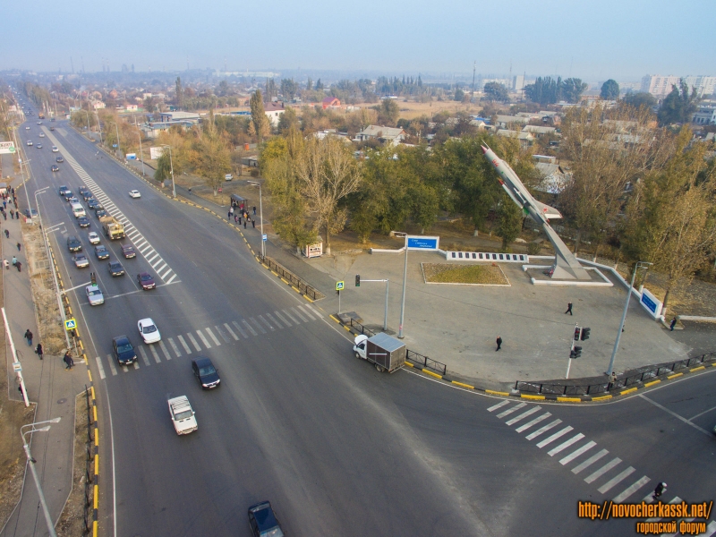 Перекресток на Хотунке и памятник авиаторам