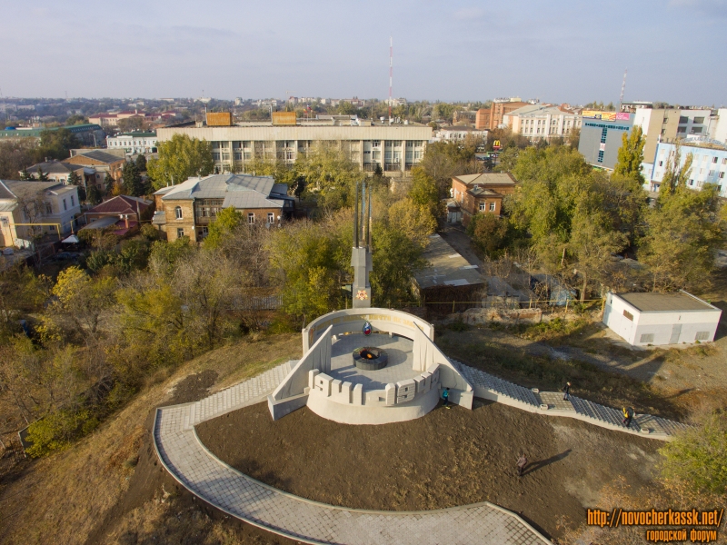 Вечный огонь («Курган Славы») в Александровском парке