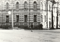 Здание на углу площади Троицкой и Московской