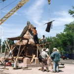 Монтаж восстановленного литья на памятнике Бакланову