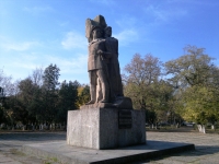 Памятник Фёдору Подтелкову и Михаилу Кривошлыкову - борцам за советскую власть