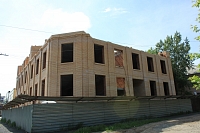Строительство художественной мастерской на углу Фрунзе и Школьного переулка
