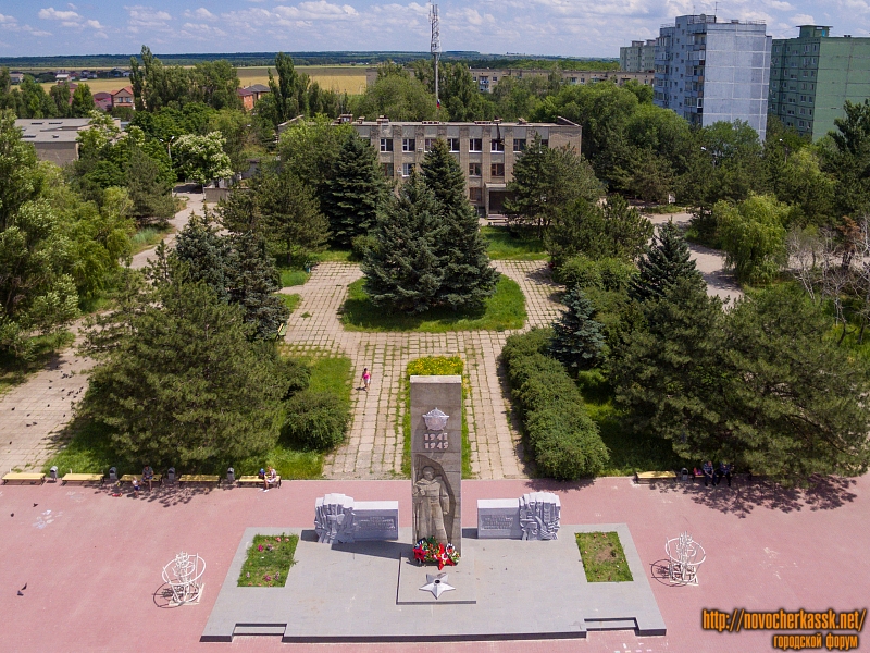 Мемориальный комплекс на улице Мелиховской (пос. Донской)