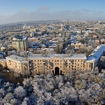 Дом на площади Троицкой, в створе Баклановского и Московской