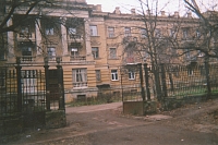 Улица Богдана Хмельницкого, 151. «Профессорский дом». Построен в 1956 г., архитектор К. И. Куликов