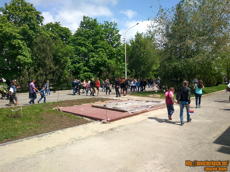 Подготовка к установке памятника на проспекте Платовском
