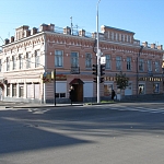 Угол Московской и улицы им. генерала Лебедя. Универсам Центральный