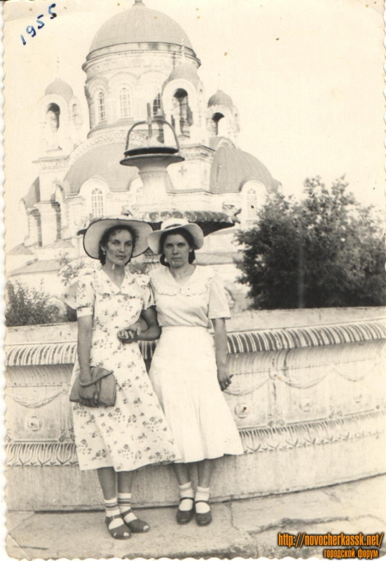 У фонтана в городском парке культуры и отдыха. 1955 год