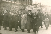 Демонстрация 7 ноября 1957 г. Возле 1 школы. Улица Московская