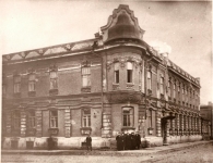 Здание школы номер 5. Угол Горбатой и Атаманской