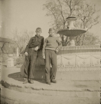 Рядом с фонтаном в Александровском парке