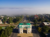 Триумфальная арка и туман над поймой реки Тузлов