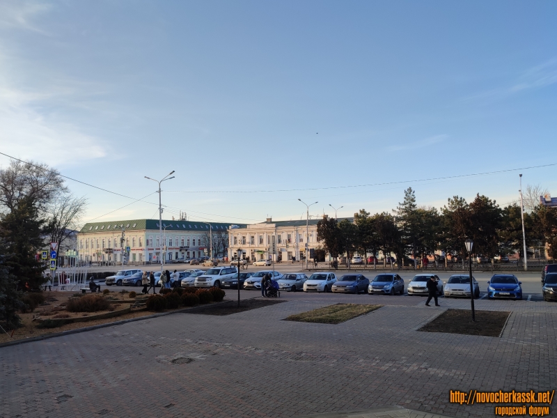 Вид на пересечение Платовского проспекта и Московской улицы.