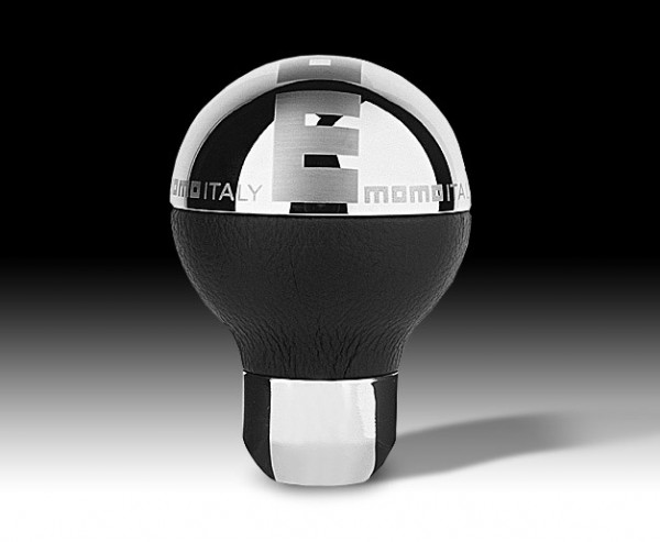 MOMO_TUNING_SHIFT_KNOB_DUKE_CHROME_BLACK_LEATHER_enl.jpg