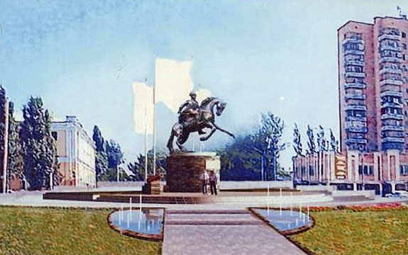 Памятник Платову на Юбилейной площади.jpg