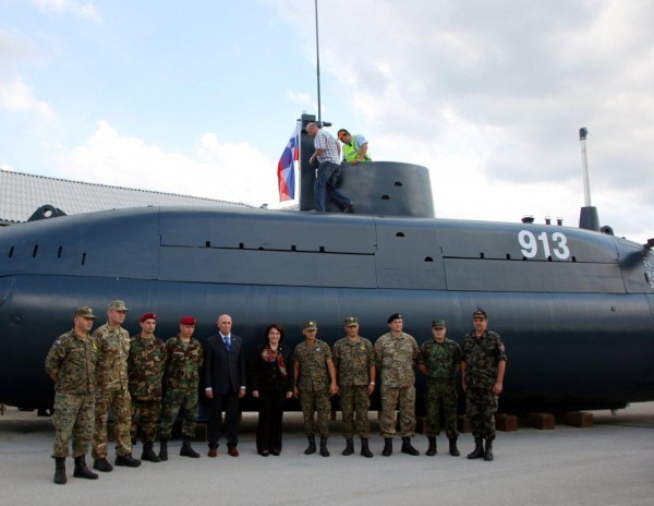Renovated_P-913_Zeta_sumbarine_at_Pivka_Military_History_Park[1].jpg