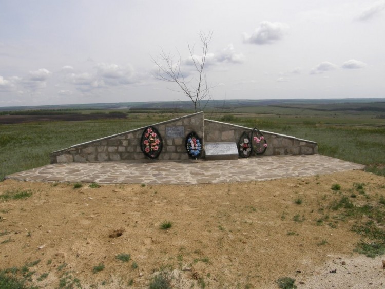 Место гибели Евгения Петрова.jpg